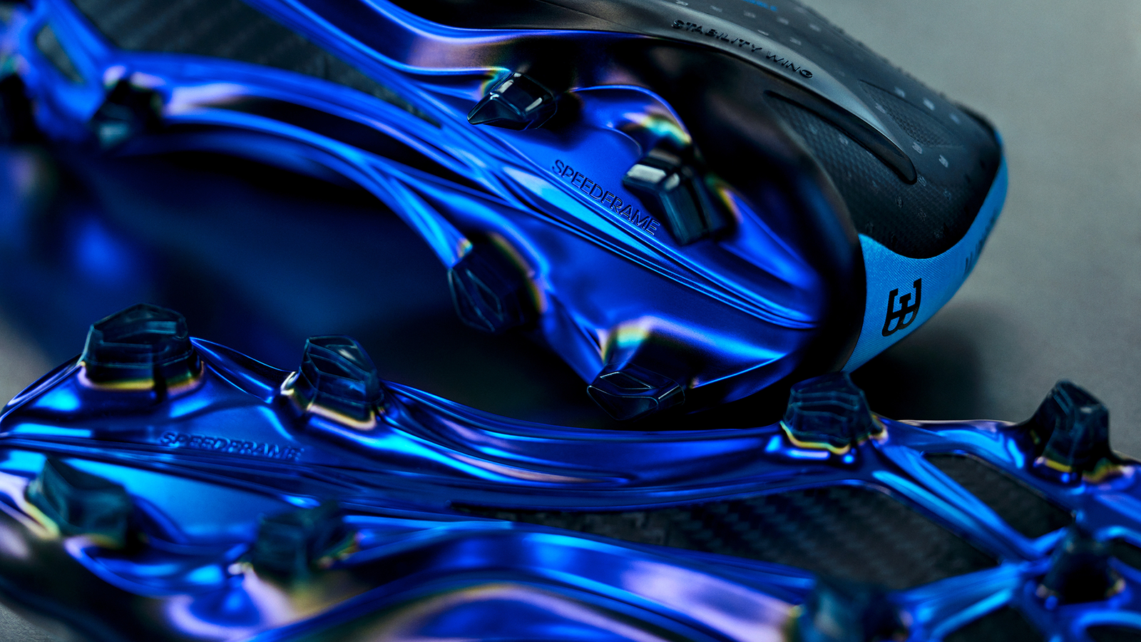 A carbon fibre inlay has been added as a link to the Chiron's bodywork